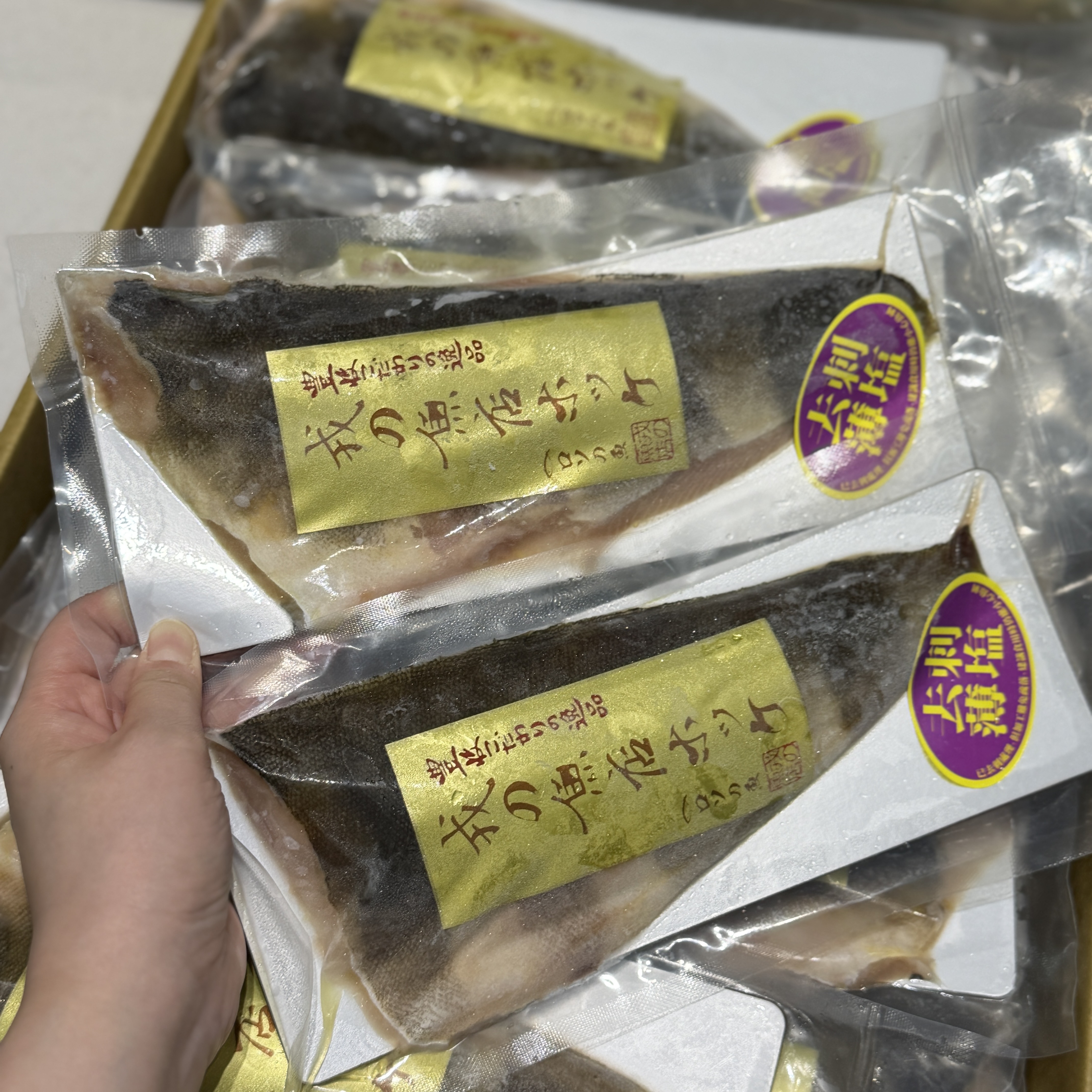 去刺薄鹽花魚切片